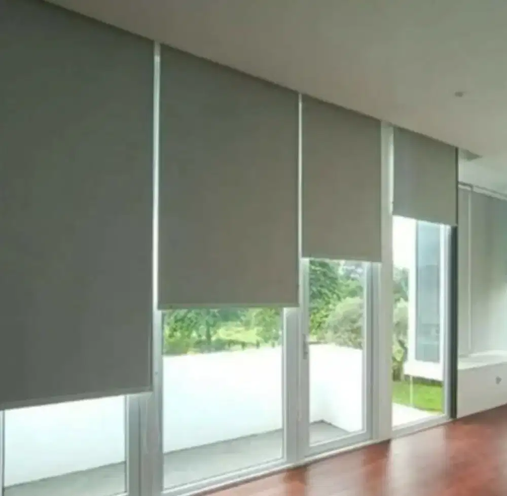 Roller blind black out