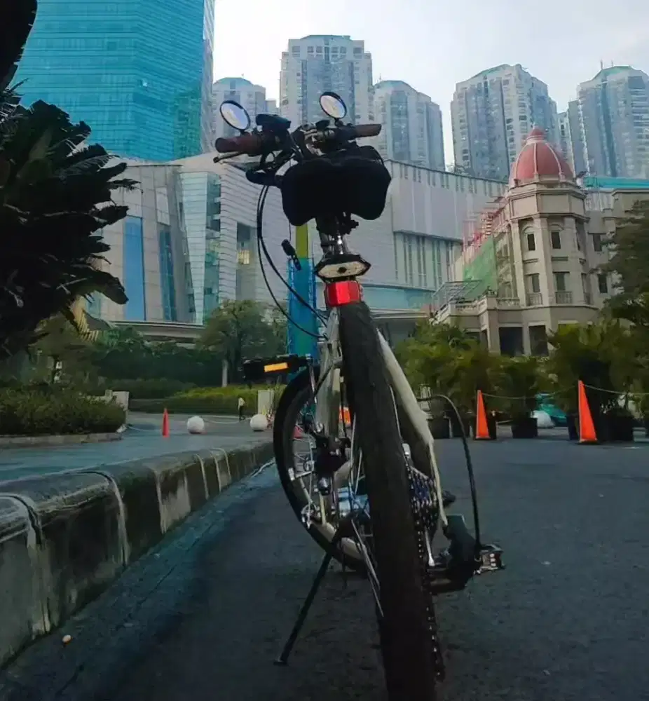 Sepeda lipat folding element