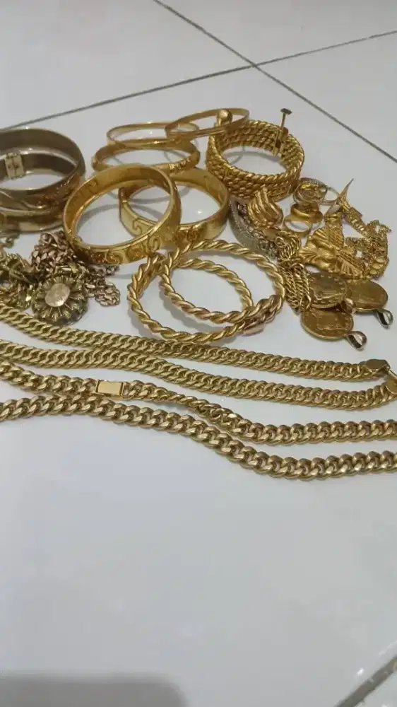 Jual beli emas dan berlian