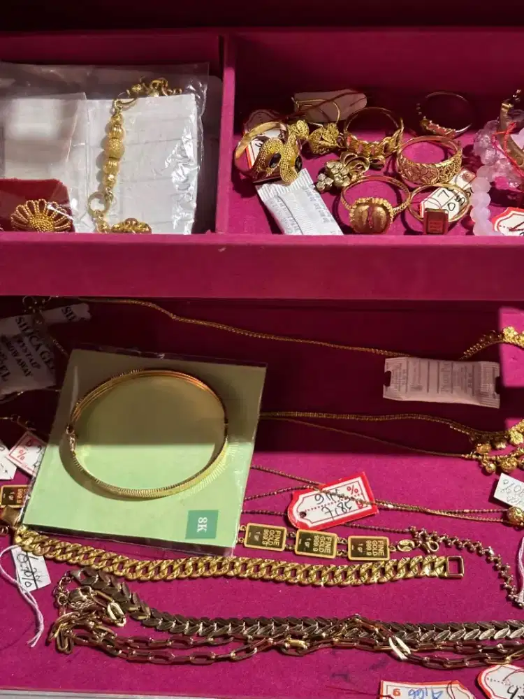 Jual beli emas dan berlian