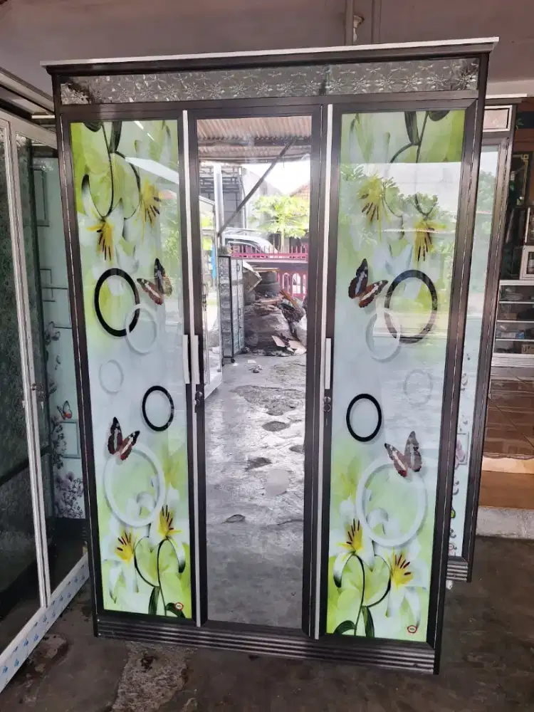Lemari baju 3 pintu