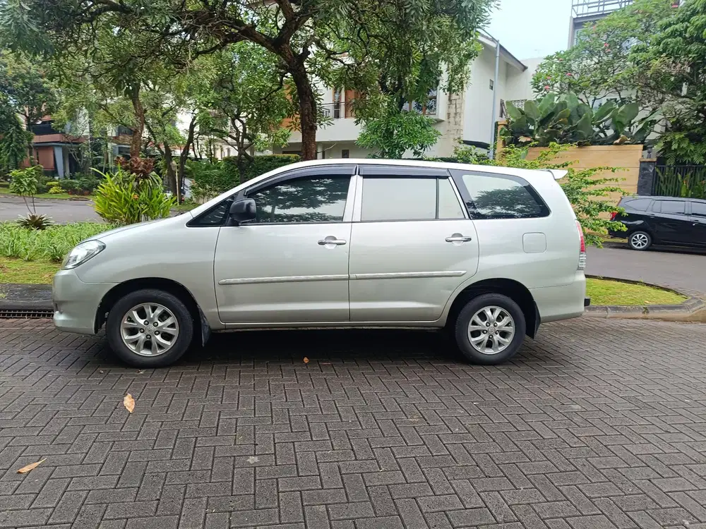 Toyota Kijang Innova 2010 manual pajak baru