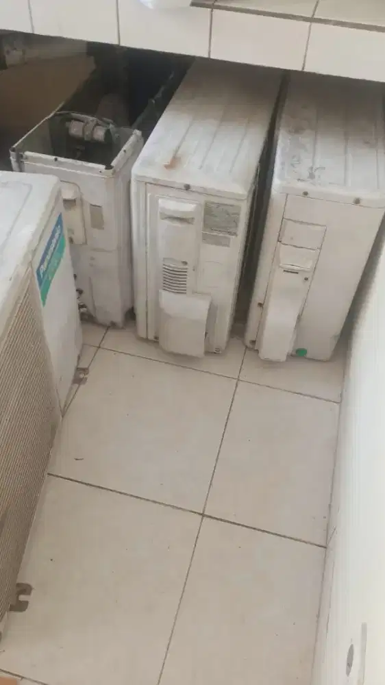 Menerima jual beli AC bekas satuan/borongan