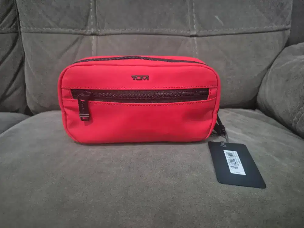 tumi zip around case golden red pouch / clutch merk tumi autentik