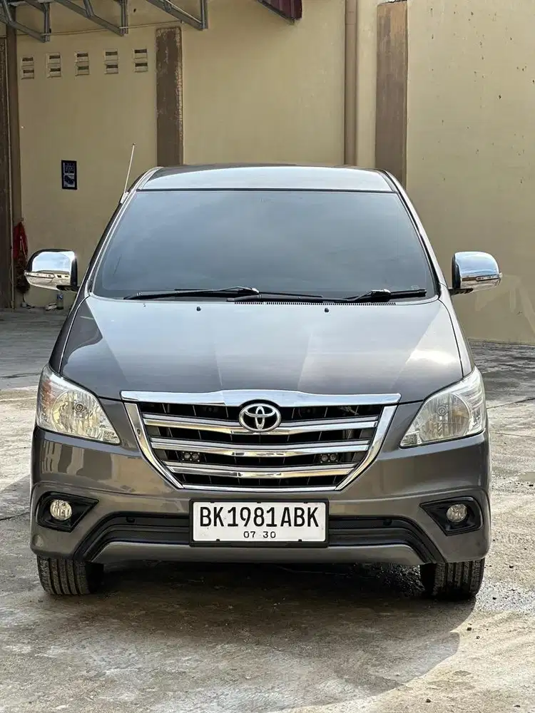 Toyota innova 2.0 G at matic 2015