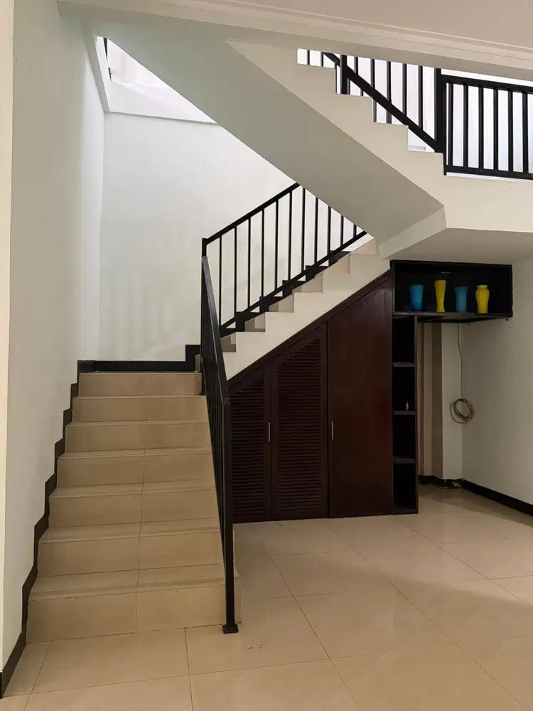 Sewa Rumah 2Lt Bintaro 3KT Full AC Dekat Stasiun Pondok Ranji