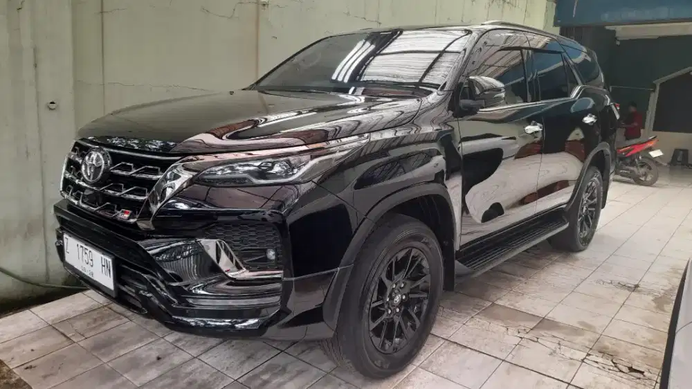 Fortuner 2.8 GR 2023 | 2024 Hitam istimewa (Cash kredit Tuker tambah)