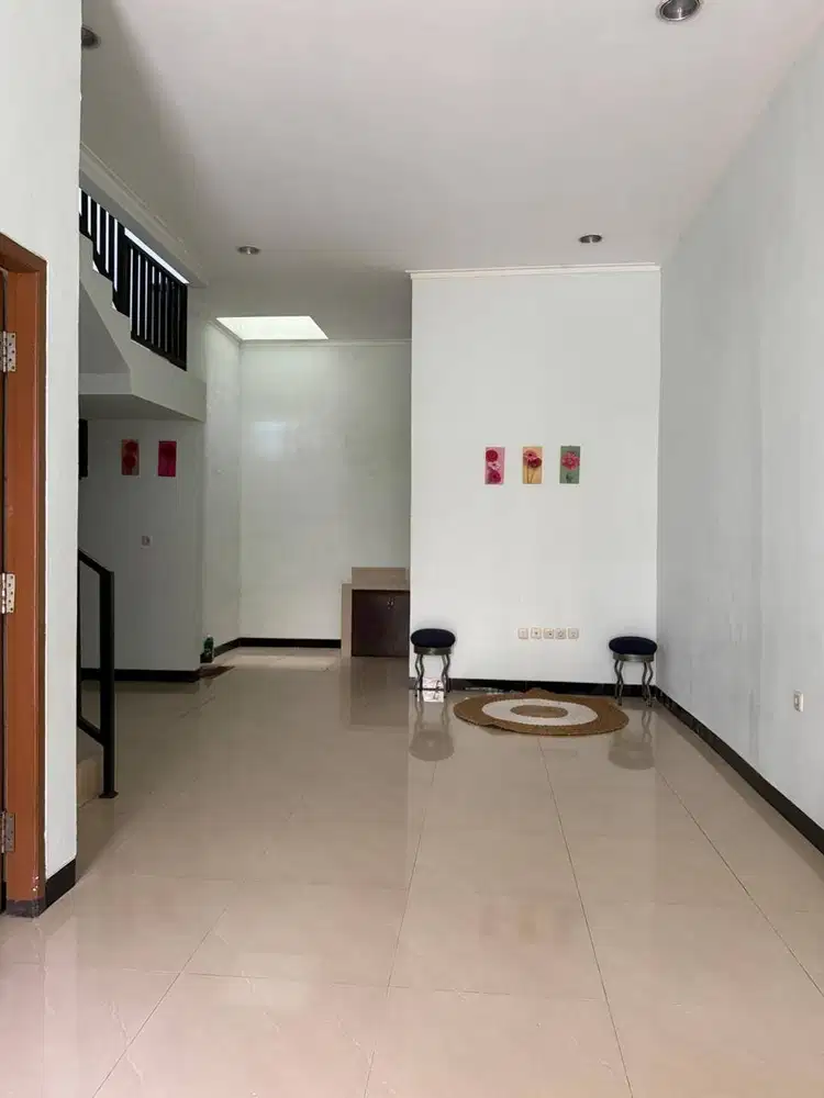 Sewa Rumah 2Lt Bintaro 3KT Full AC Dekat Stasiun Pondok Ranji