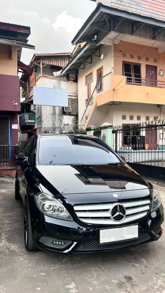 Dijual Cepet Mercedes-Benz B 200 Urban Tinggal Gas!