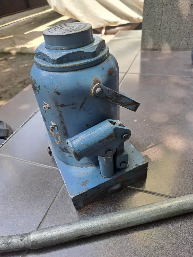 Dongkrak  truk trailer