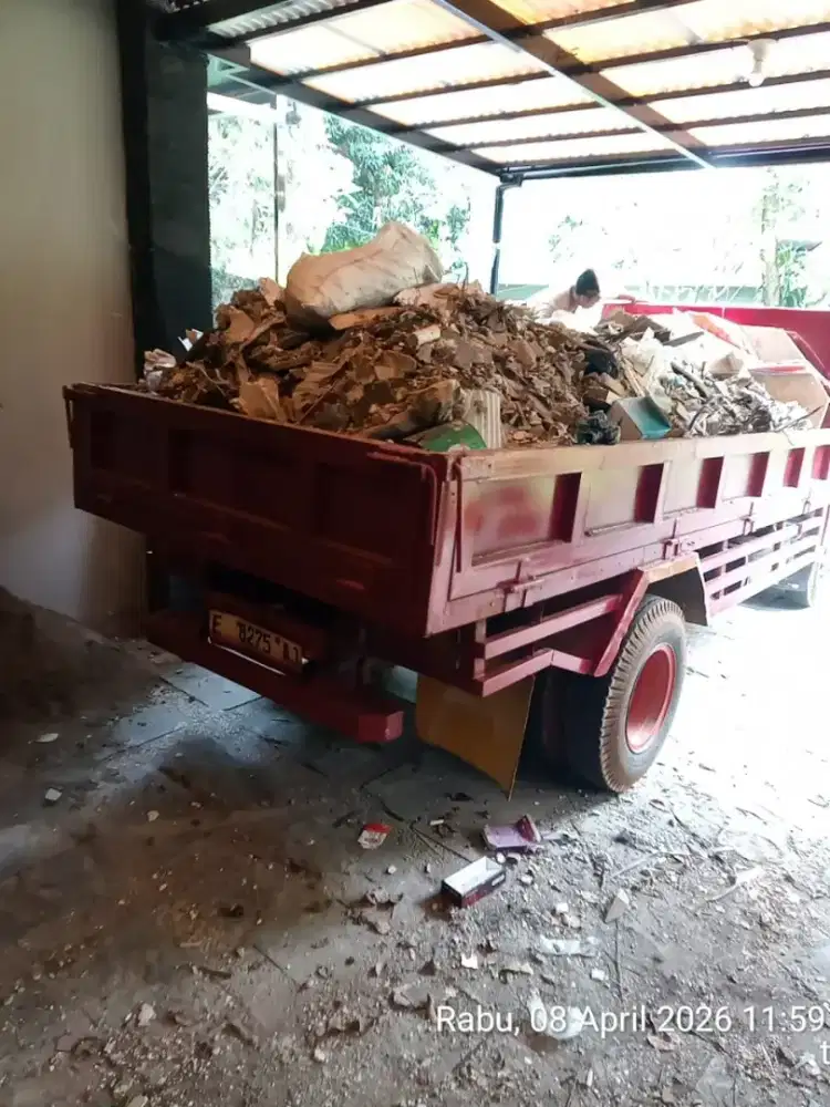 Jasa buang puing dan sampah proyek