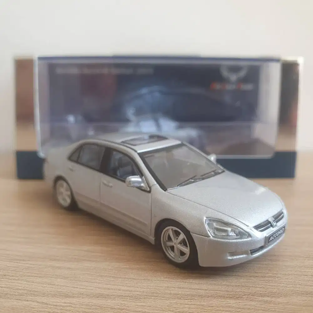 DCT Honda Accord Sedan 2005 1/64 (Silver, DieCastTeam, Not GCD G.C.D)