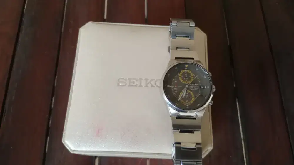 Dijual jam tangan Seiko Chronograph Silver V657OA1O