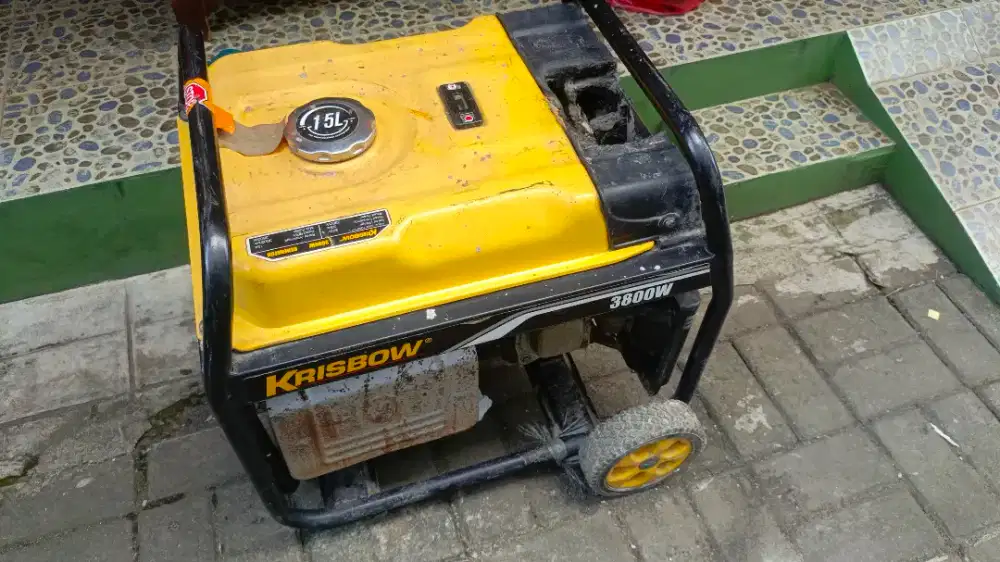 Genseat krisbow 3800 Watt mesin bensin.