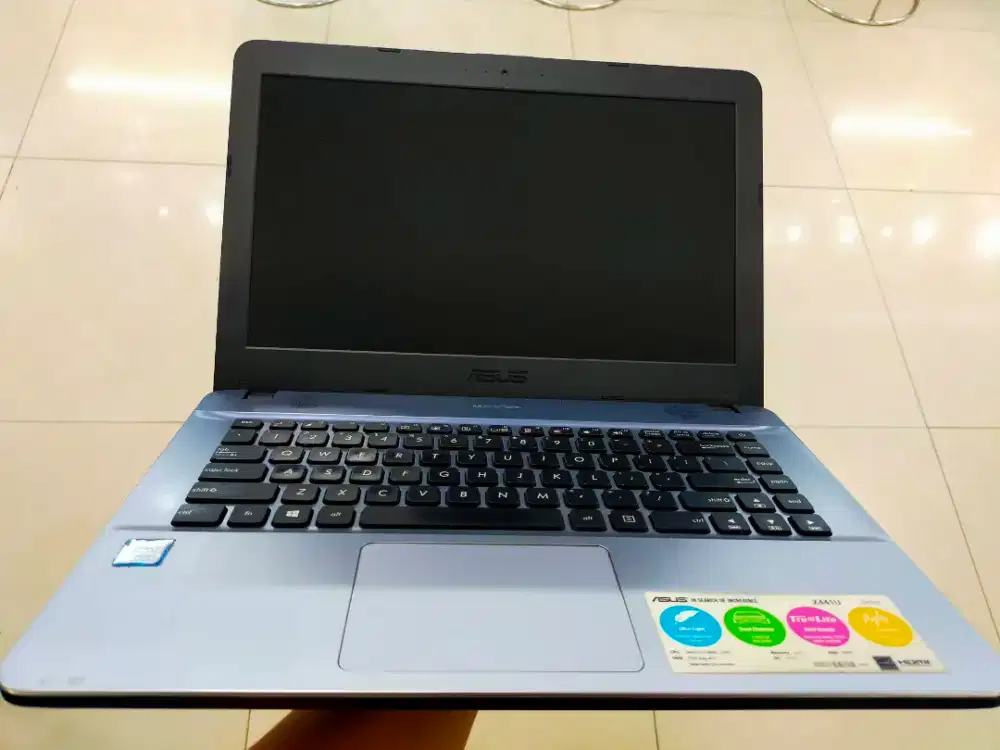 Dijual laptop Asus Vivobook X441U Intel i3 gen 6 ram 4GB DDR4 SSD 256G