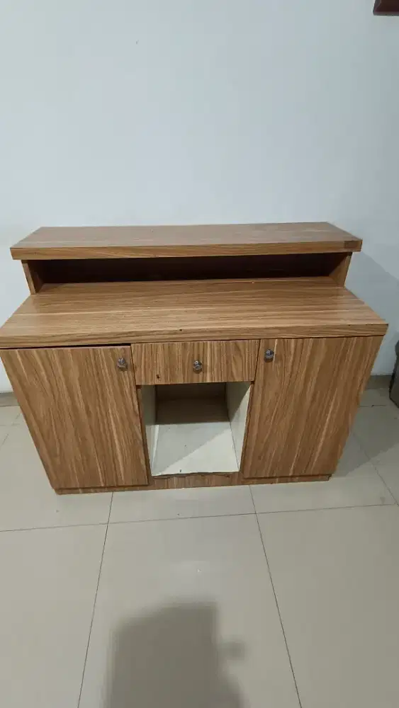 Meja resepsionis atau meja kasir