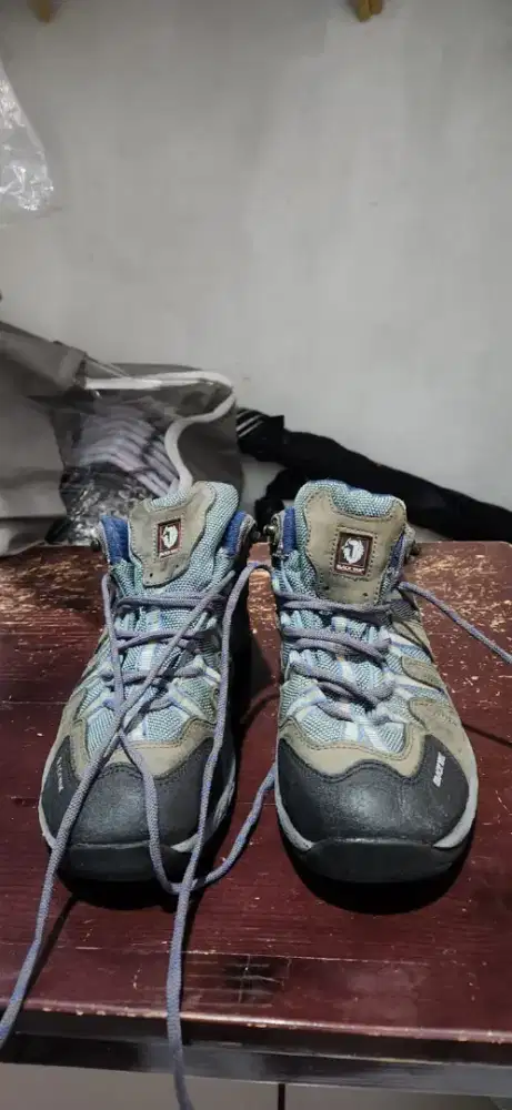 Jual sepatu gunung