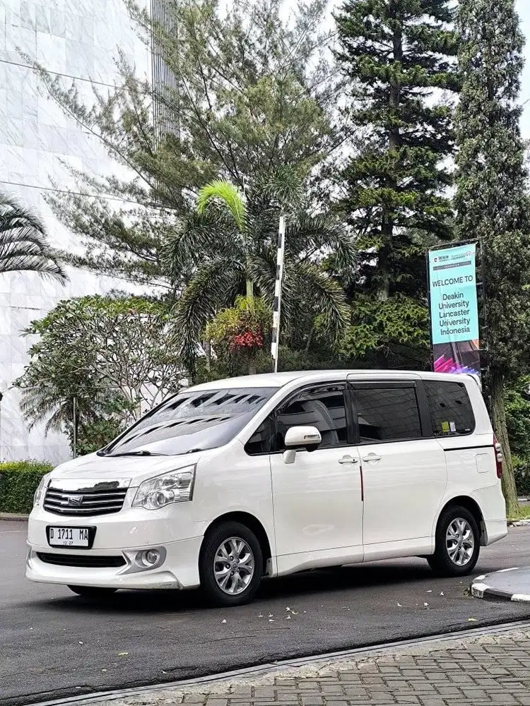 TOYOTA NAV-1 V LIMITED 2.0 AT 2014 NIK 2013