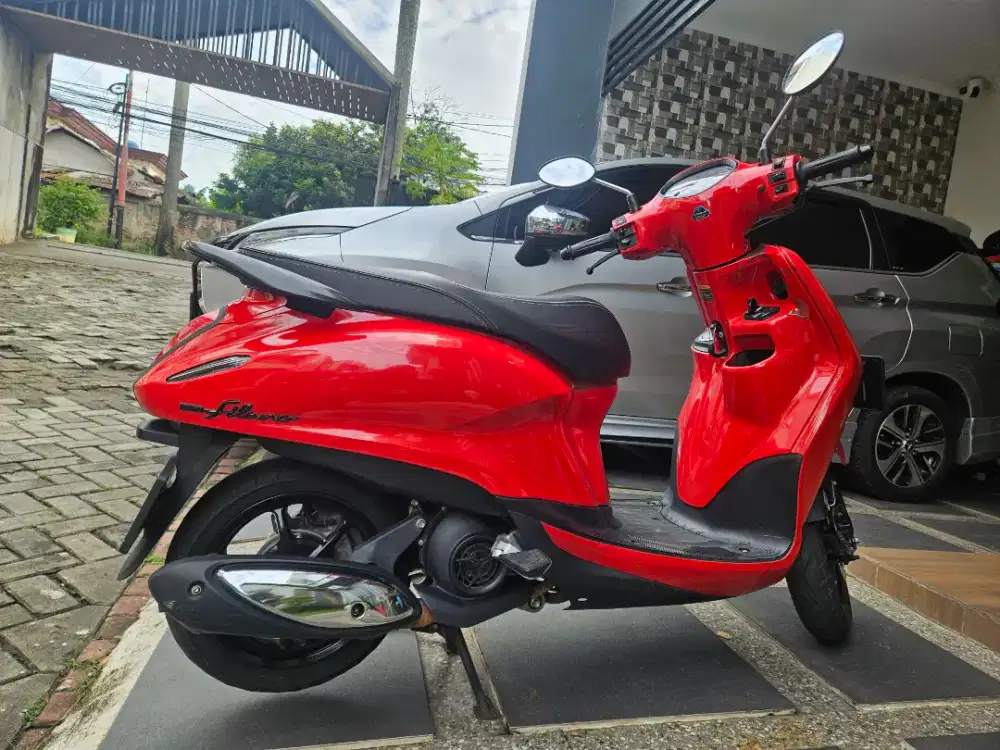 Motor Yamaha Grand Filano Merah
