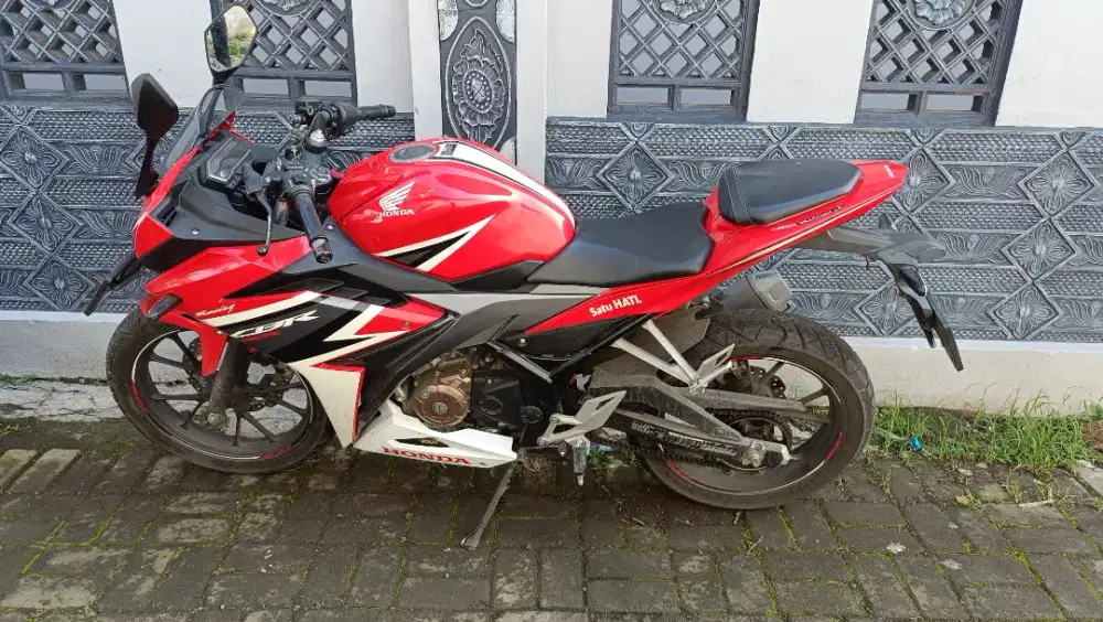 Dijual Honda cbr150 tahun 2019, km masih 12000