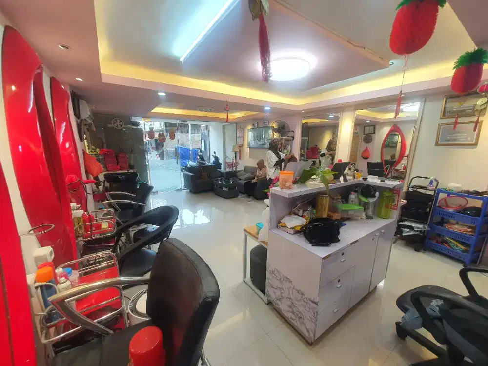 Dicari karyawati salon kecantikan bagian capster yg berpengalaman.