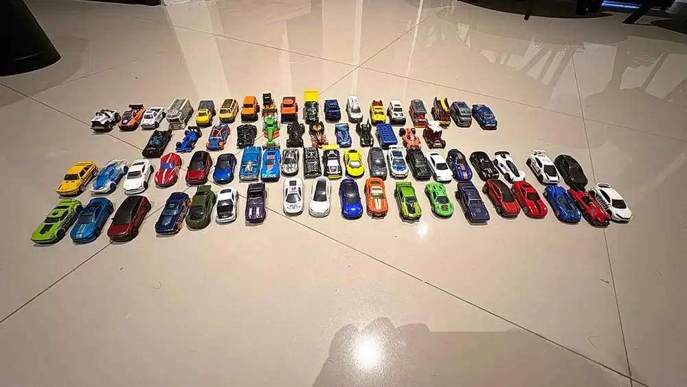 Mainan mobil hotwheels campur 70+ pcs