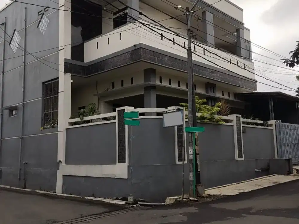 Rumah Hook Terawat di Komplek Pharmindo Kota Cimahi