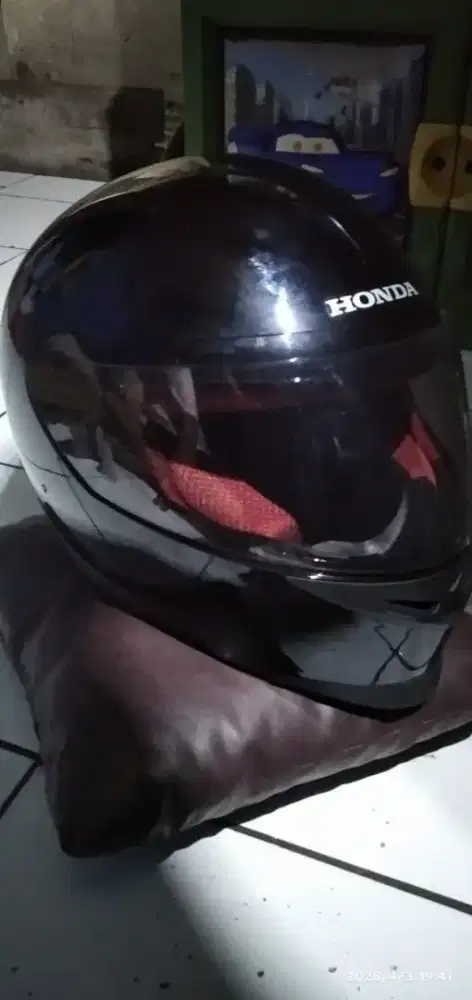 helm ori motor CBR 250cc,jual aja 150 kl serius yg berminat,ukuran L