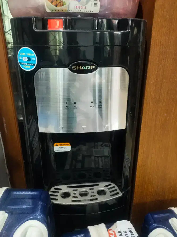 Dispenser sharp tabung Aqua di dalam