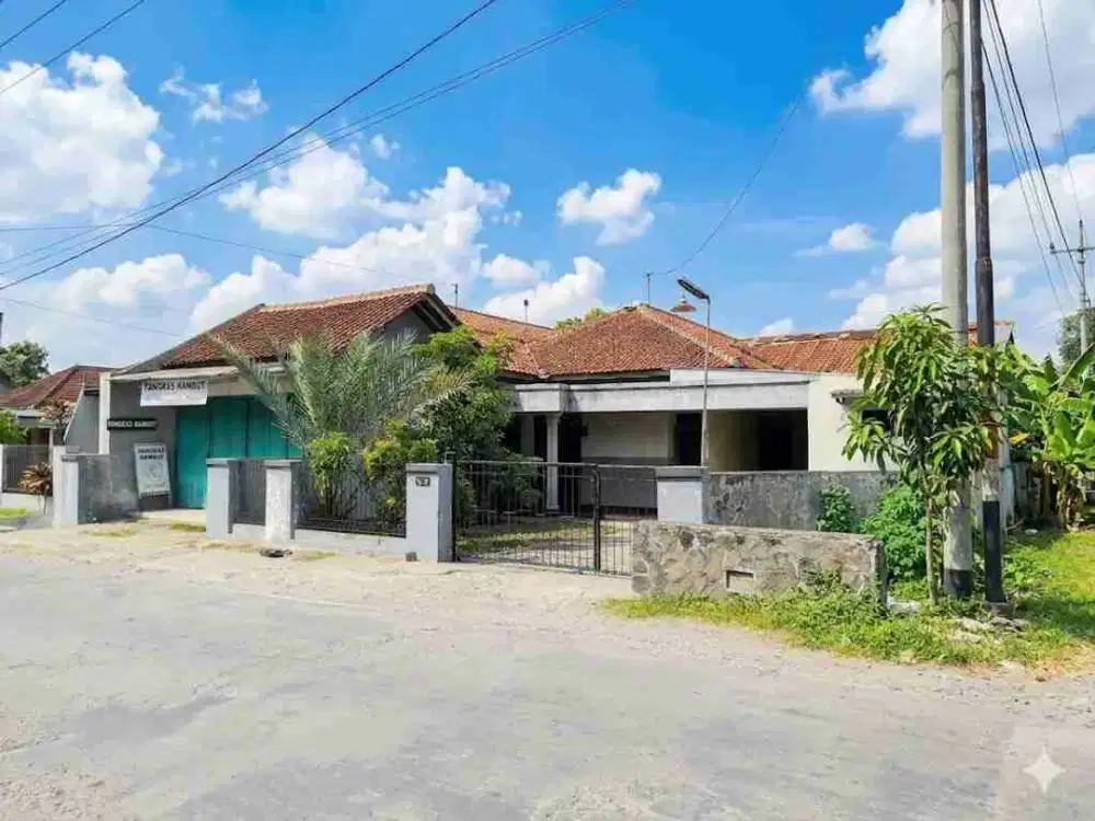 Jual Cepat!! Rumah Pinggir Jalan Raya Dekat Ke UMP Halaman Luas