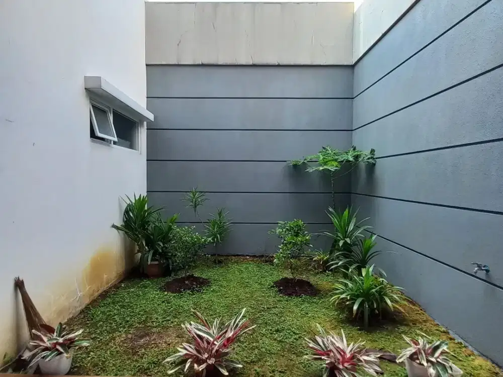 Rumah Mewah Terawat di Pondok Hijau