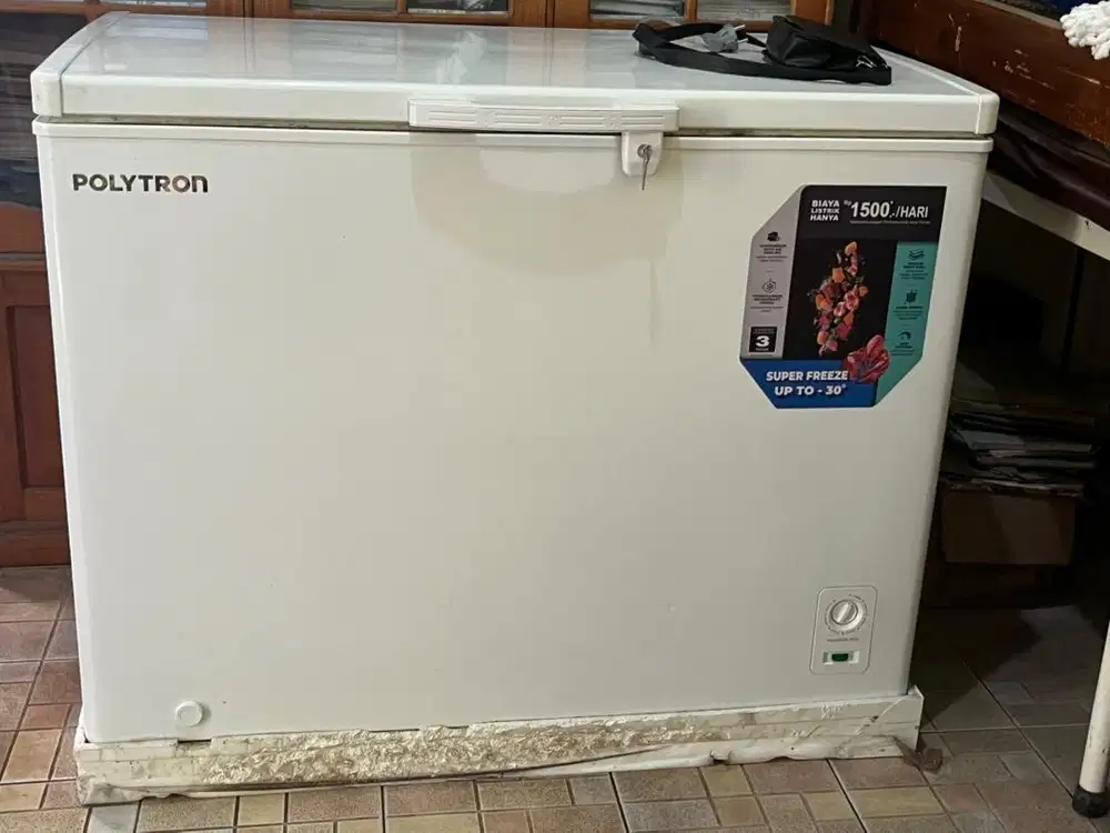 Lemari es kulkas frezer 300 L polytron