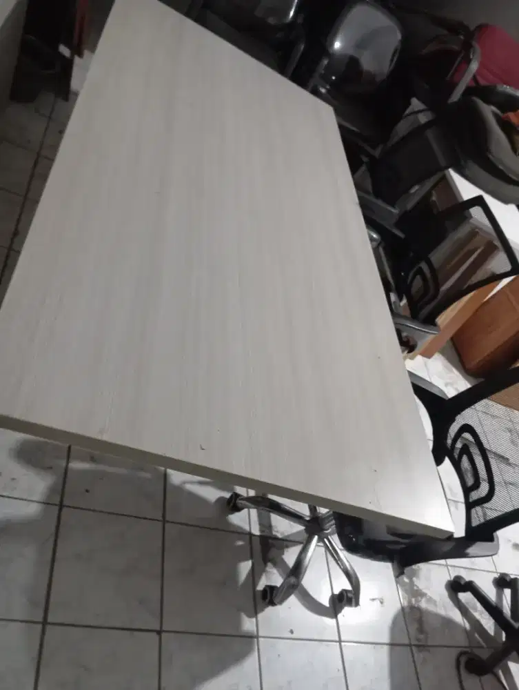 Meja meeting berkualitas