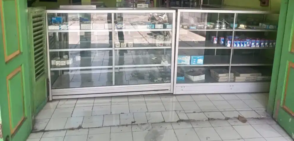 Etalase kaca panjang 1,5 Meter