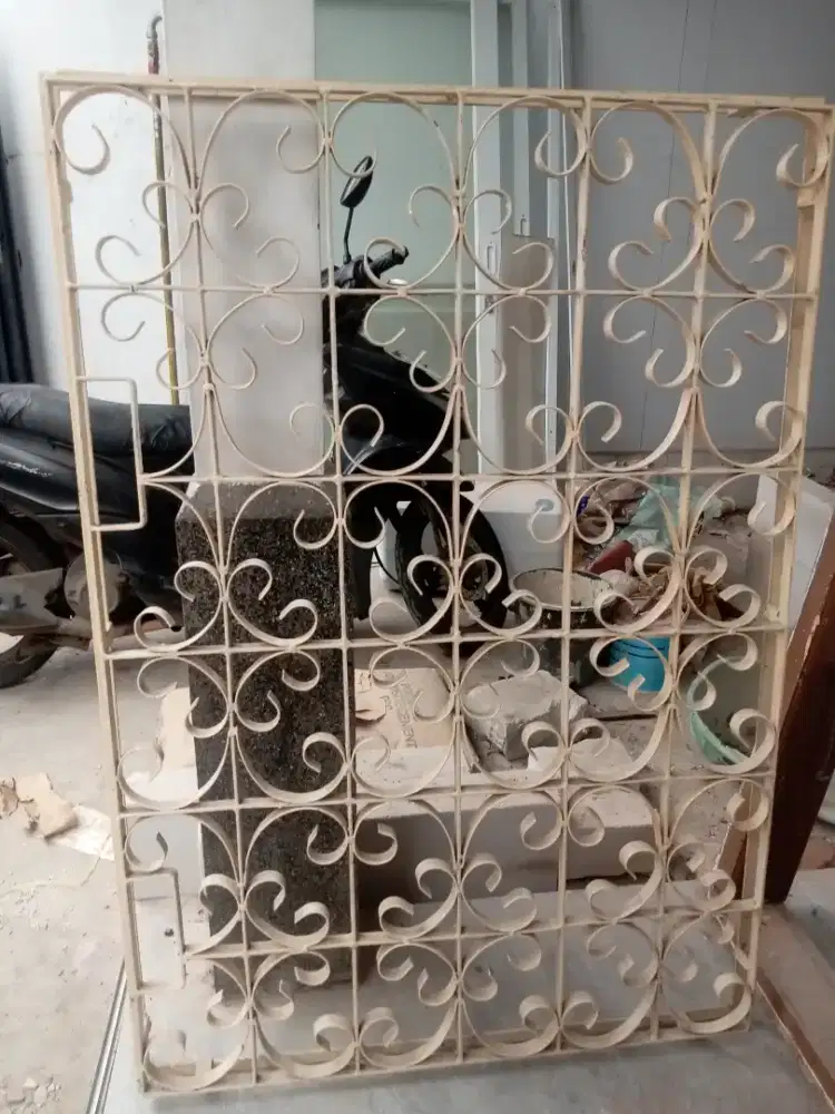 Teralis jendela besi