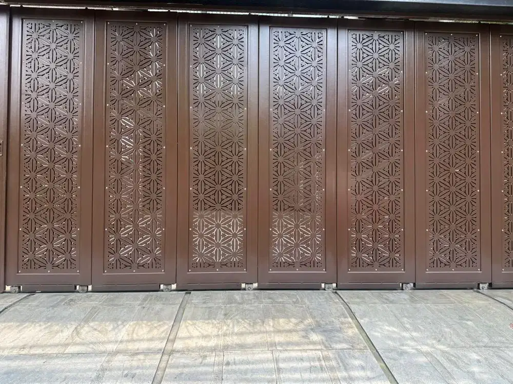 Pintu garasi dan komponen