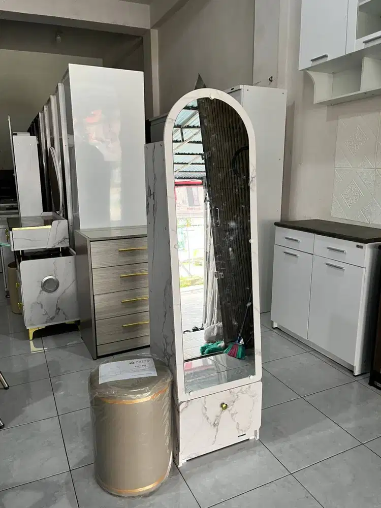 READY MEJA RIAS STANDING FREE PUFF