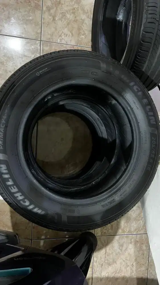 -Michelin Primacy 5 Premium Comfort
Size 205/65 R16
