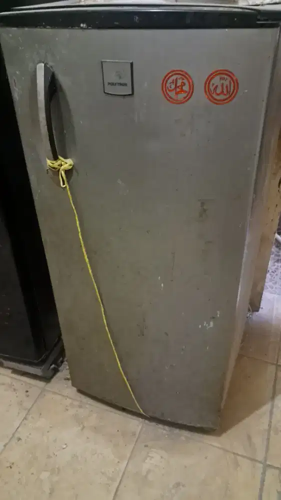 Kulkas bekas dan rusak