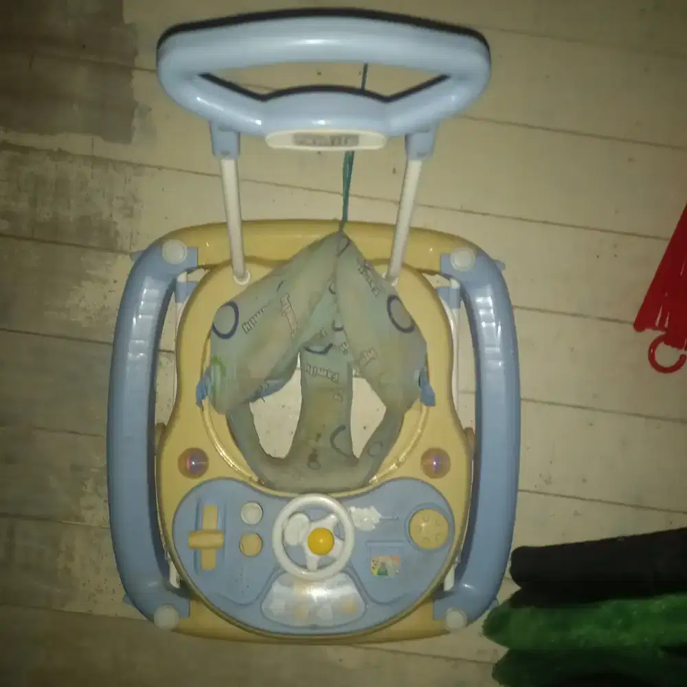 Kereta bayi merk Family