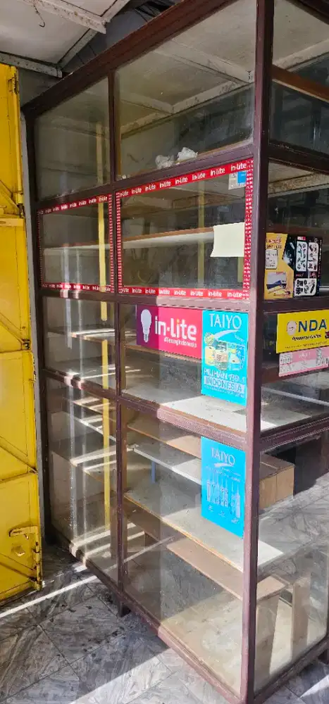 Lemari rak barang kayu