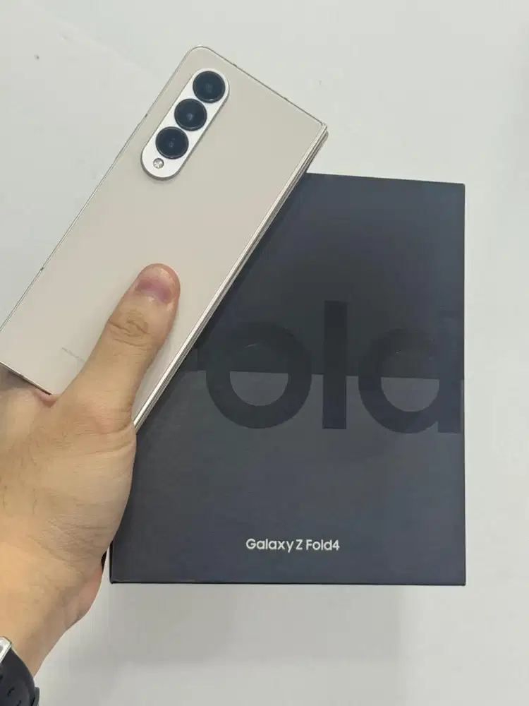 Samsung Z Fold 4 5G Beige 12/1Tb (MINUS)