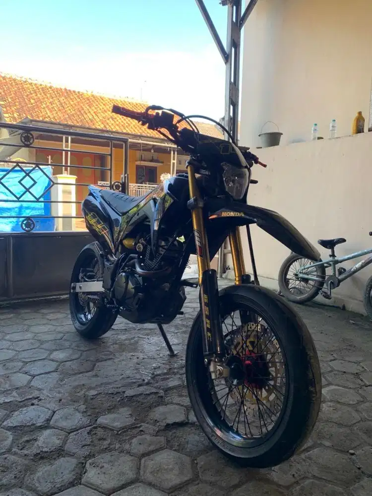 Crf 2021 lengkap mulus plat E kuningan