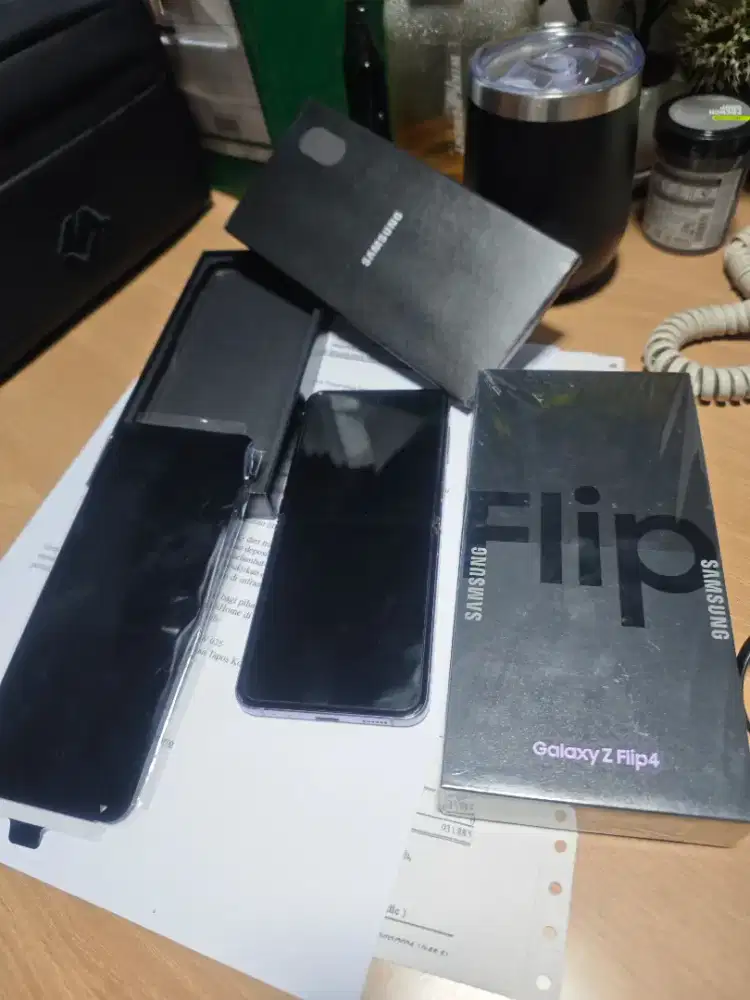 Samsung Z Flip 4 - Ungu