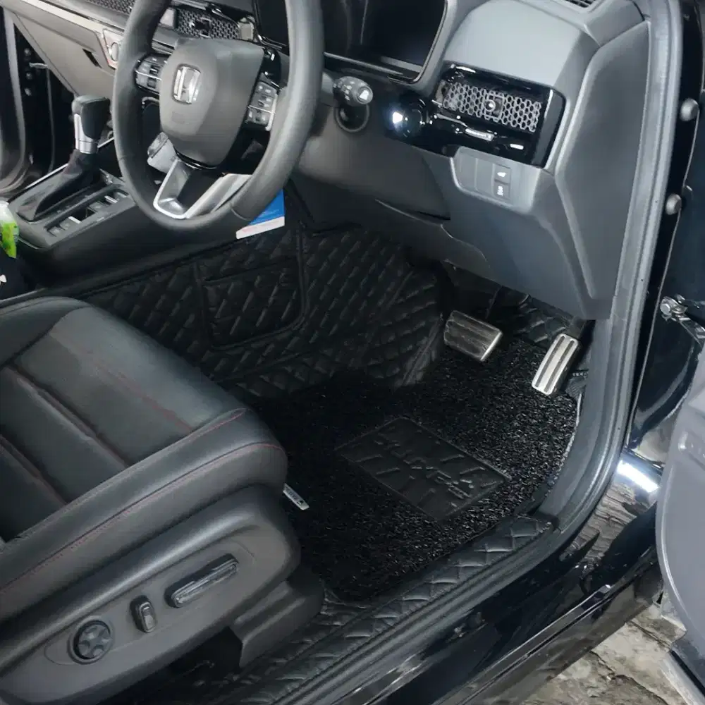 Karyawan Cuci Mobil Hidrolik