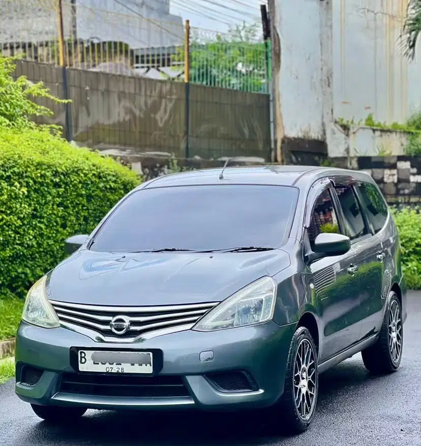 Nissan Grand livina 2013 sv
