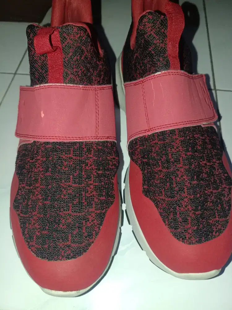 Sepatu skechers slip-on merah hitam size 40 insole 27cm China