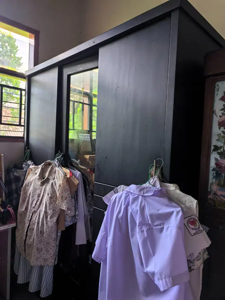 Lemari 3 pintu ..