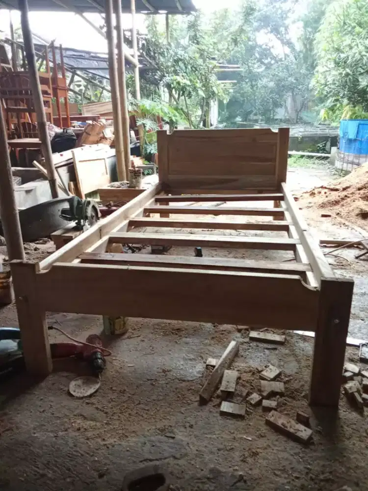 dipan kayu jati model minimalis