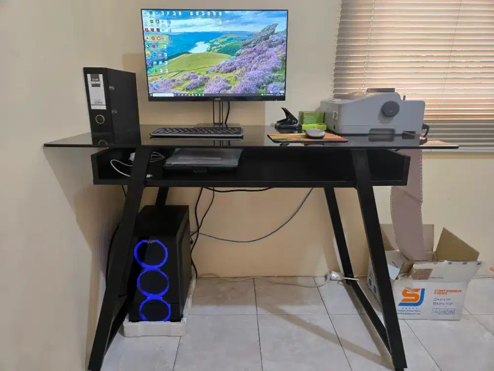 Meja kerja kantor kaca ex Informa